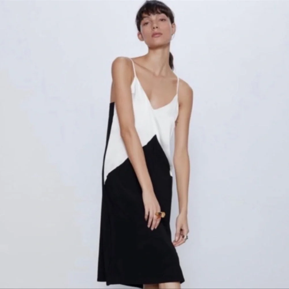 zara white and black dress ZARA SHAHJAHAN WHITE AND BLACK LAWN main image 1